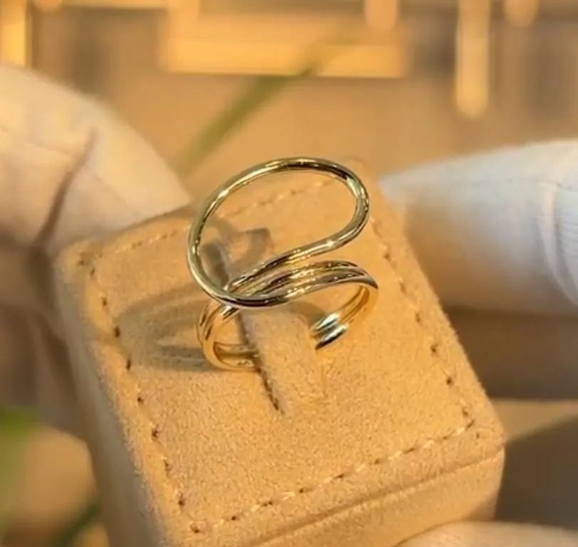 wavy ring