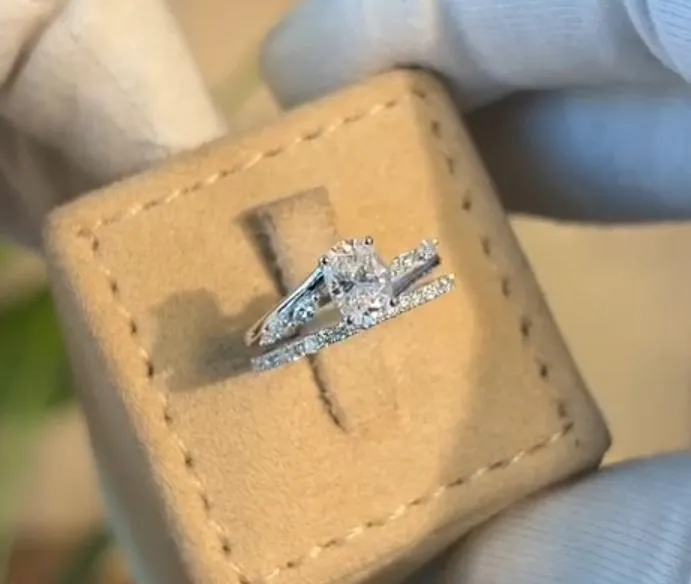oval moissanite and alliance