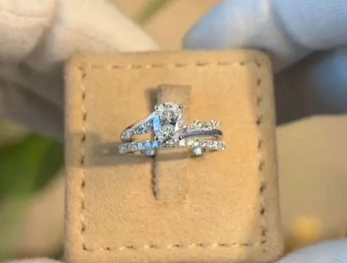 oval moissanite and alliance
