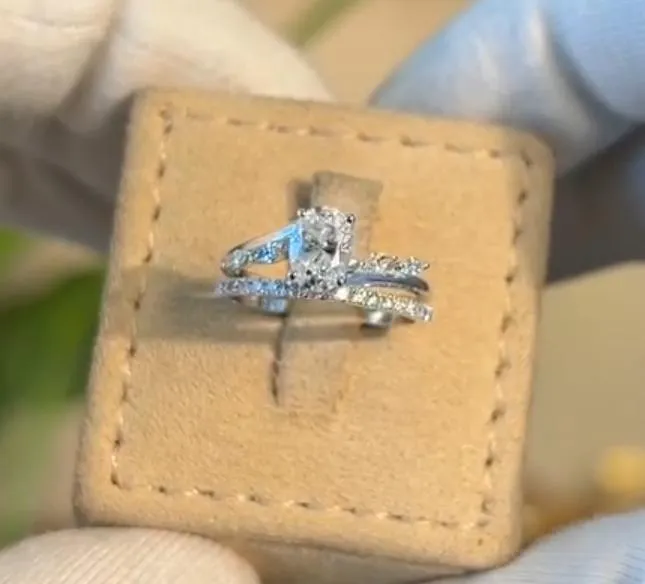 oval moissanite and alliance