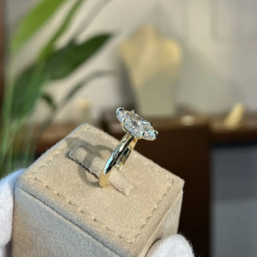 Trogon Ring
