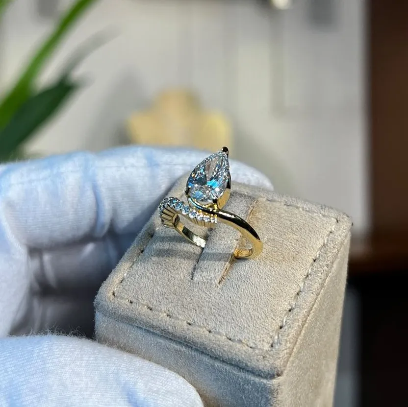 Sabrewing Ring