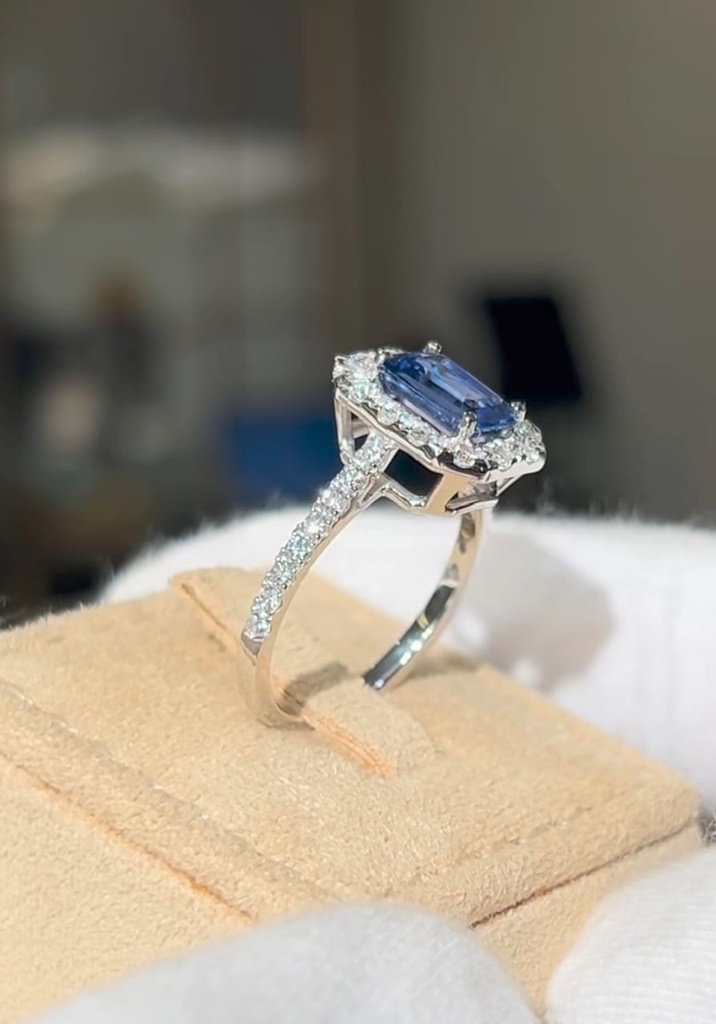 Maya Chabchoul platinum ring with blue sapphire and natral diamond stones