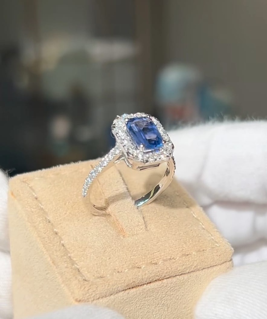 Maya Chabchoul platinum ring with blue sapphire and natral diamond stones