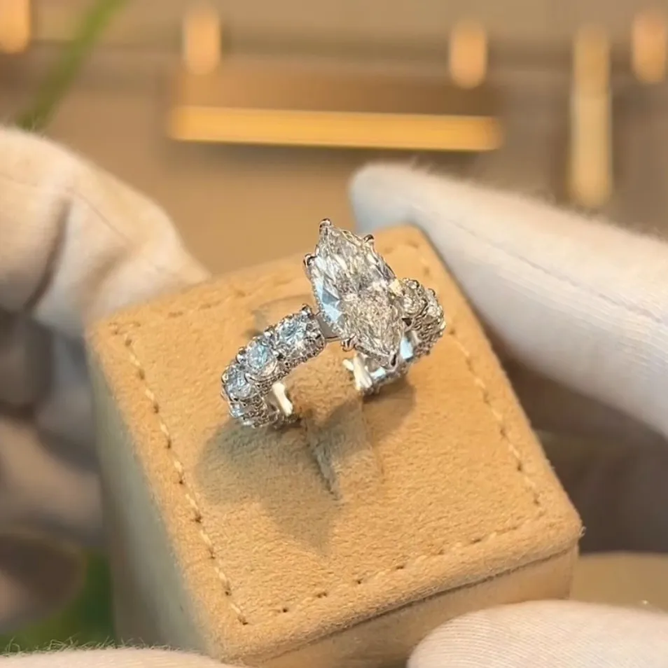 Razorbill Ring