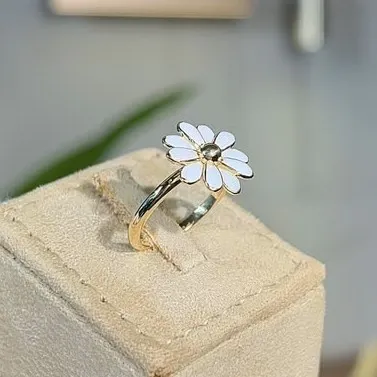 Daisy ring