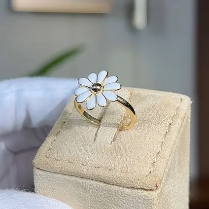 Daisy ring