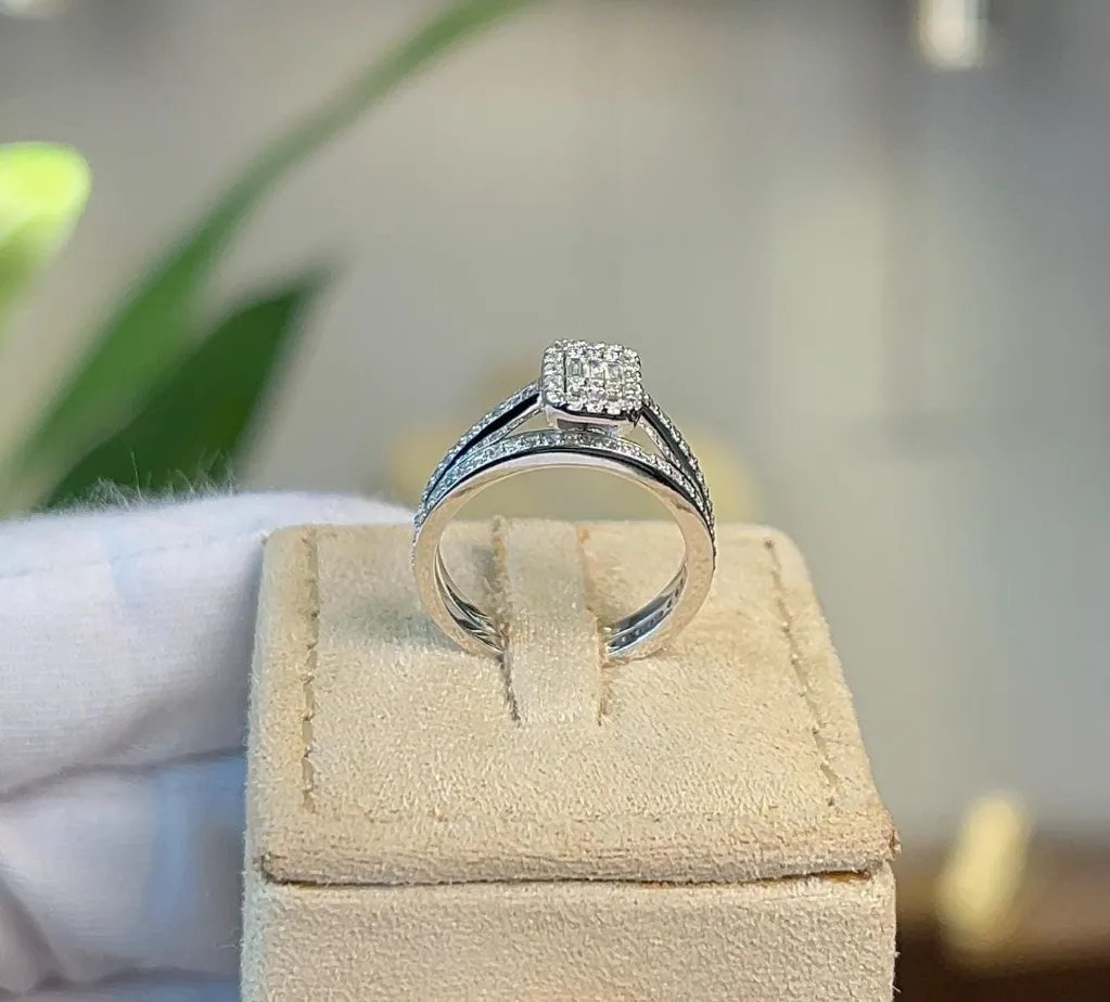 Regent Finch Ring