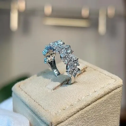 Cicinnurus Ring