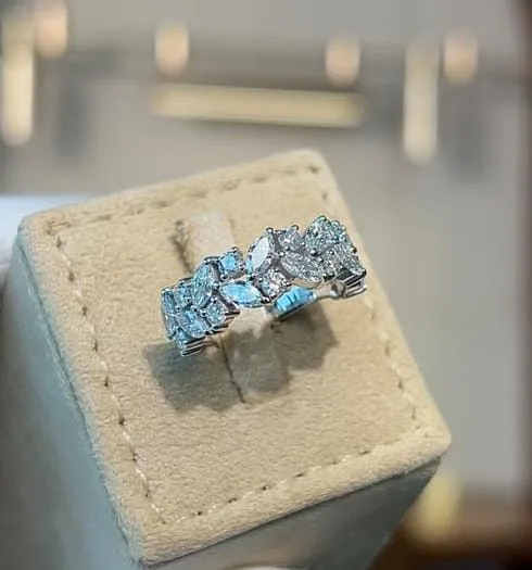 Cicinnurus Ring