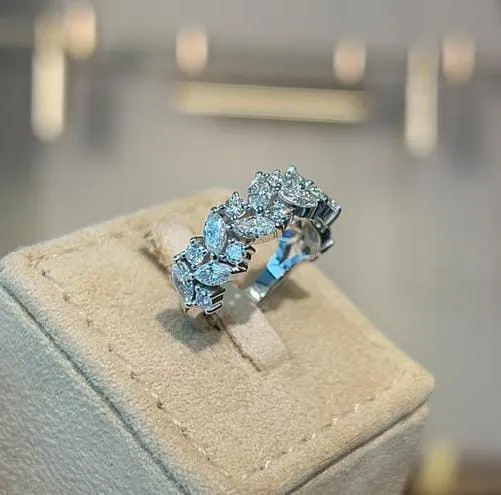 Cicinnurus Ring