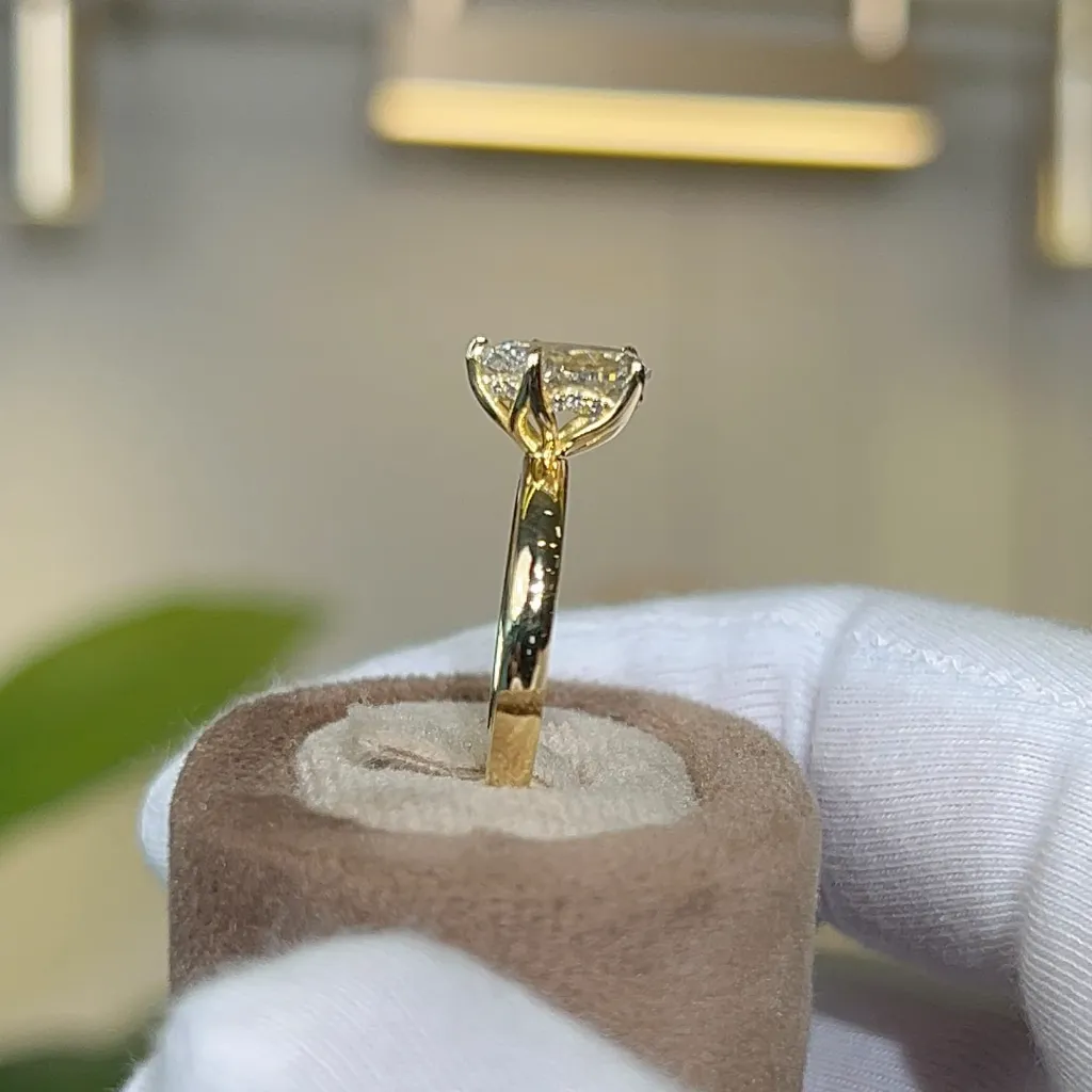 Acanthis Ring