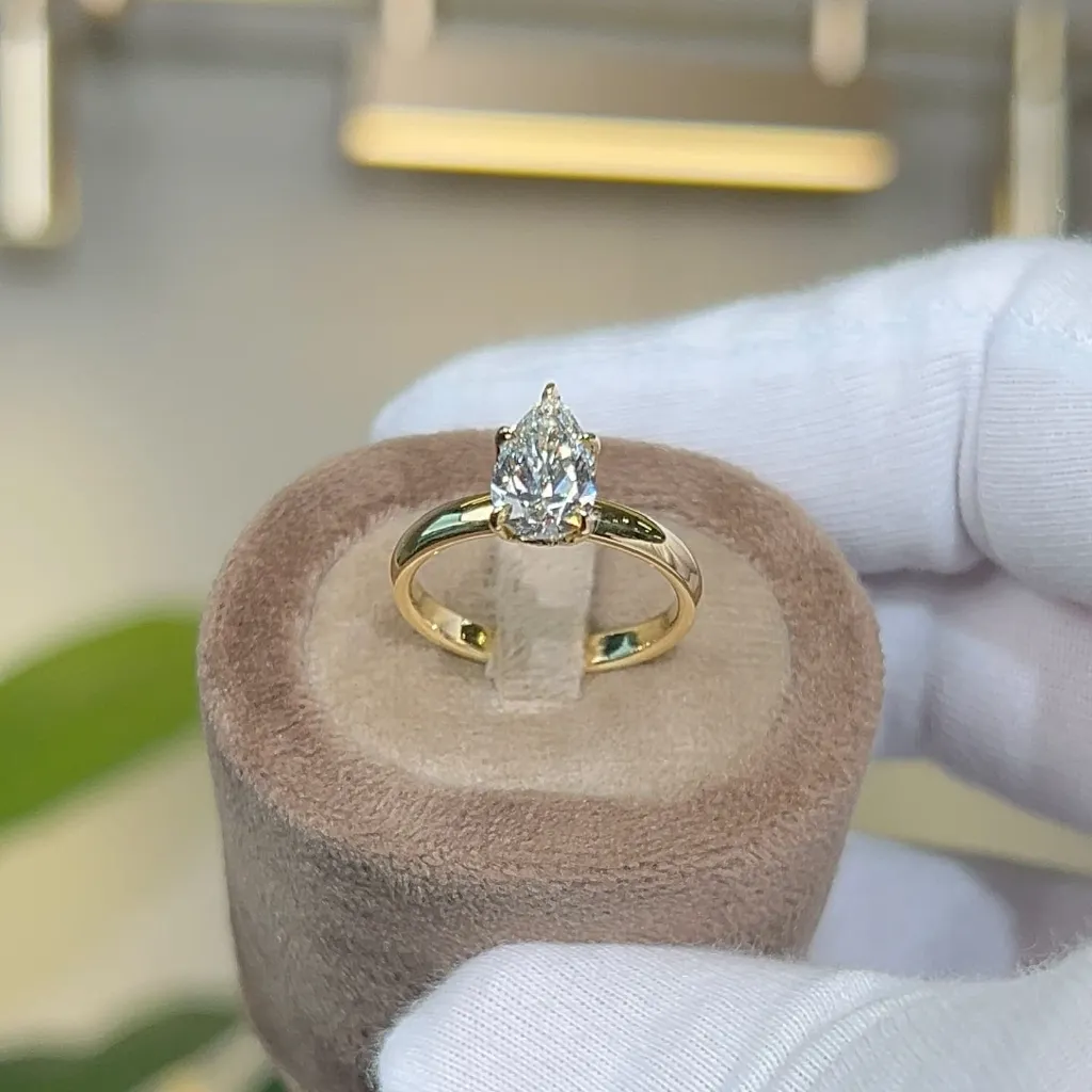 Acanthis Ring