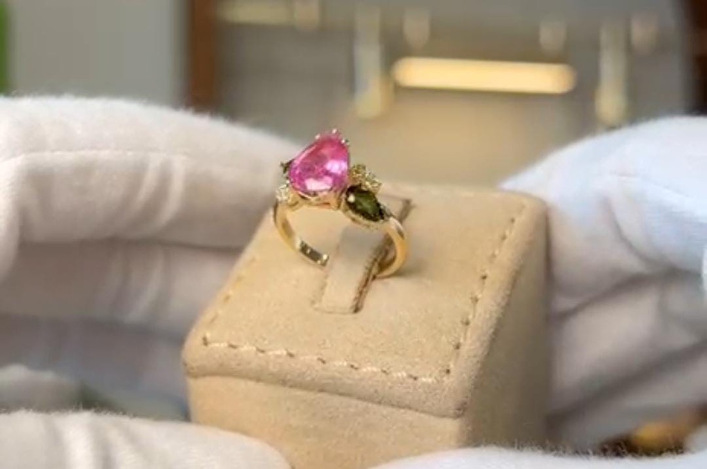 Lara Ezzedine-flower ring