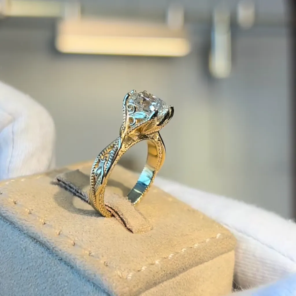 The Hoopoe Ring