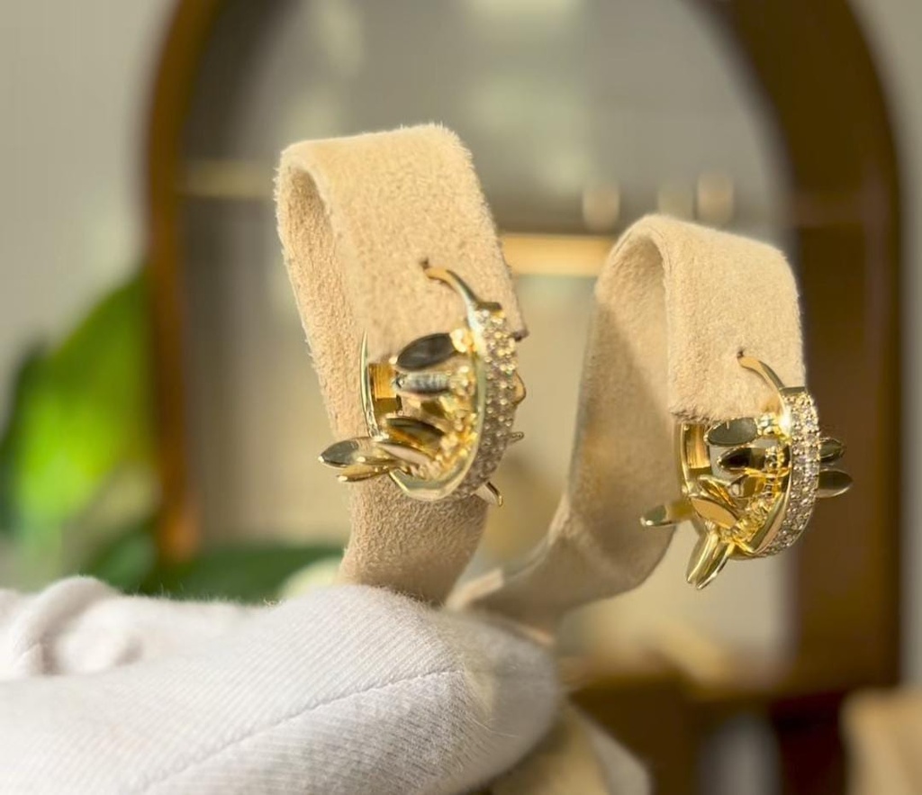 Jessenia Kunbaz Leaf Sides Diamond Earrings