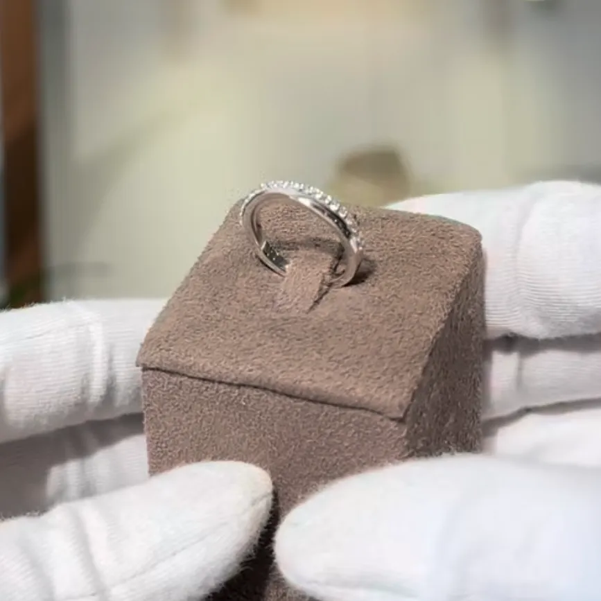 The Platinum Shine Wedding band