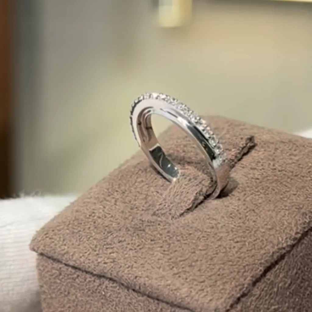 The Platinum Shine Wedding band
