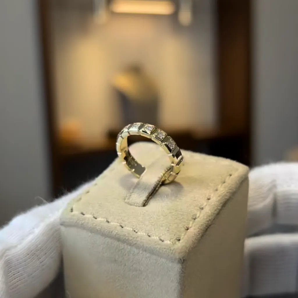 The geometric Wedding band