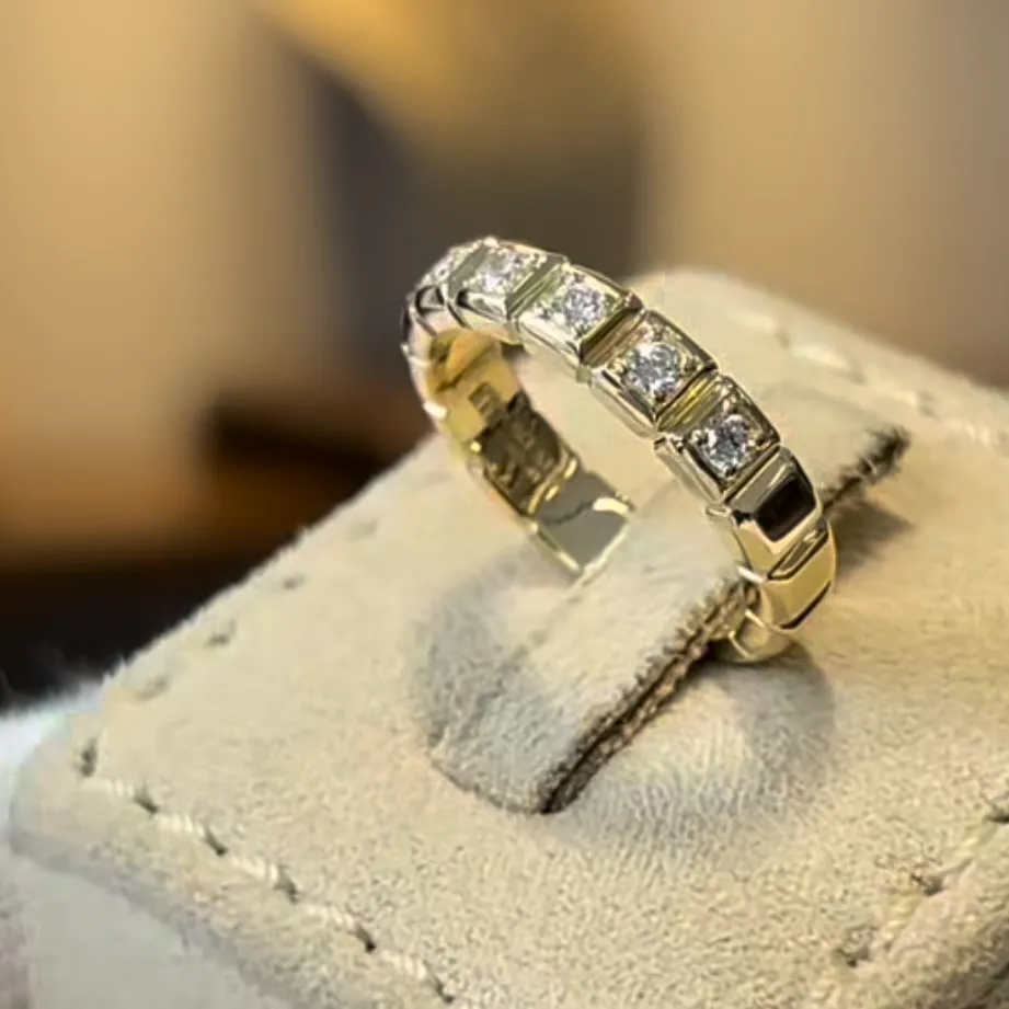 The geometric Wedding band