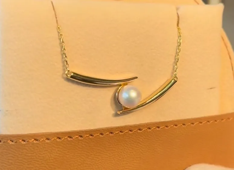 pearl necklace